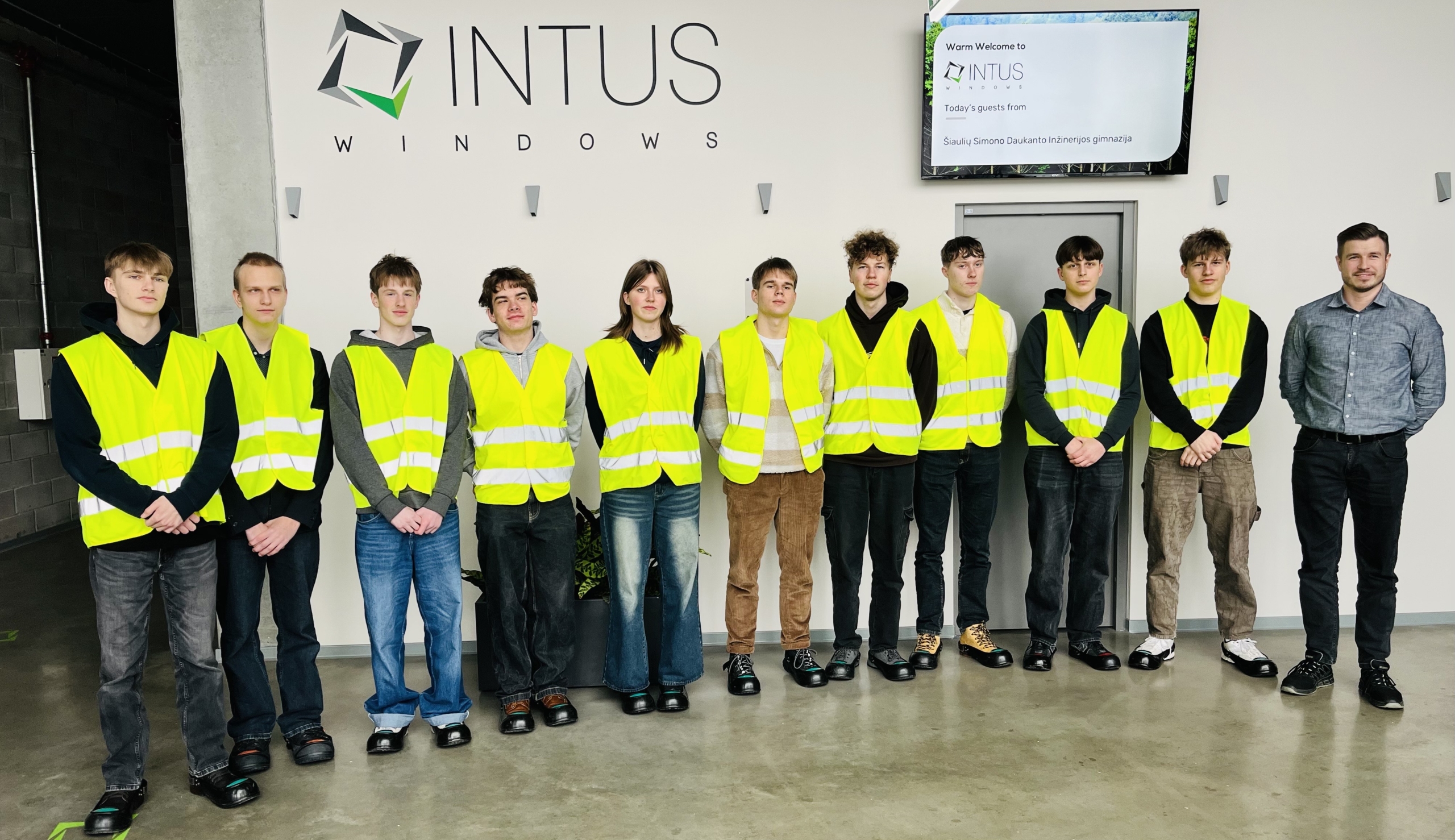 Gimnazistų pažintinis vizitas į įmonę „Intus Windows“