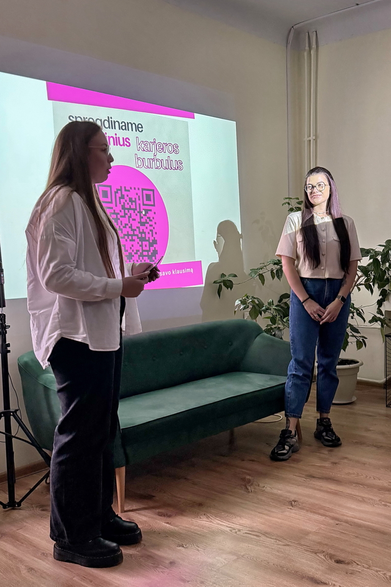 Ar slaugytojos darbas – tik mygtukų spaudymas ir vaistų dalinimas?